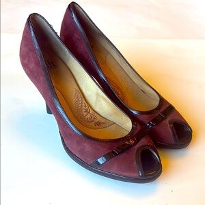 Sofft Elegant Leather Black and Burgundy Peep-Toe Heels size 8.5
